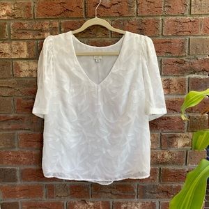 White short sleeved blouse // Medium